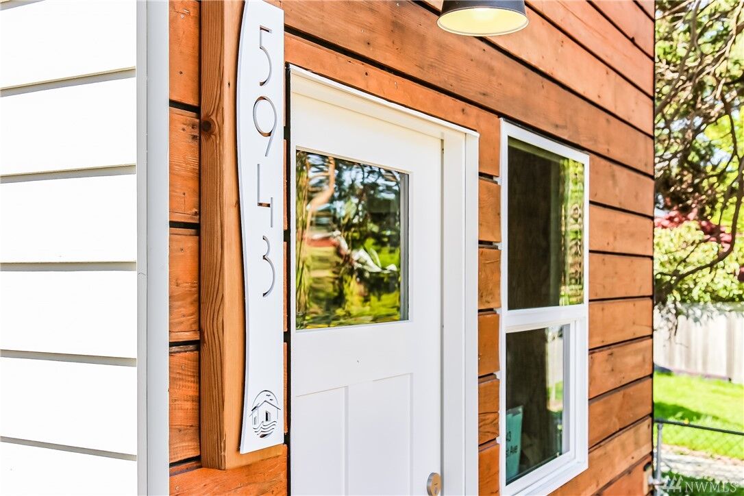 Property Photo:  5943 41st Ave SW  WA 98136 