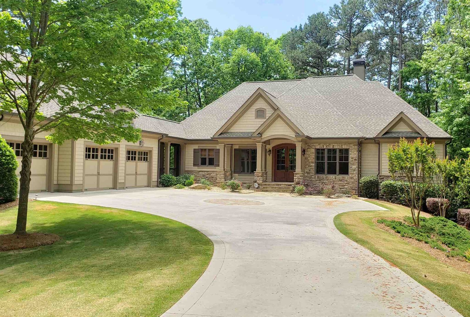 Property Photo: 1060 Henrys Hill GA 30642