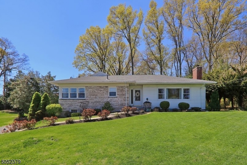 Property Photo:  241 Appletree Ln  NJ 07092 