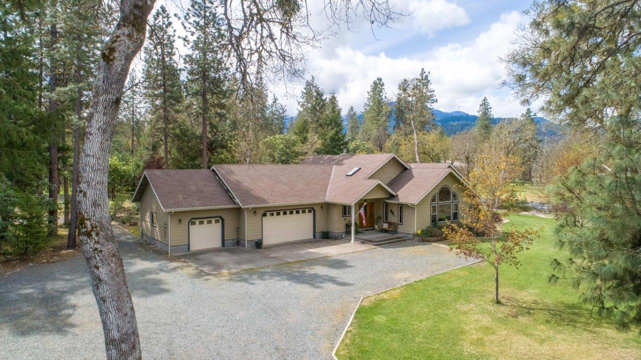 Property Photo: 243 Cedar Flat Road OR 97544
