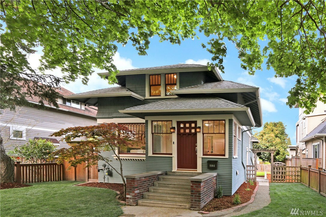 Property Photo:  1914 3rd Ave W  WA 98119 