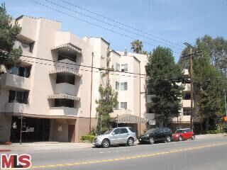 Property Photo: 725 S Barrington Avenue 302 CA 90049
