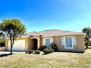 Property Photo: 1884 SE Mandrake Circle FL 34952