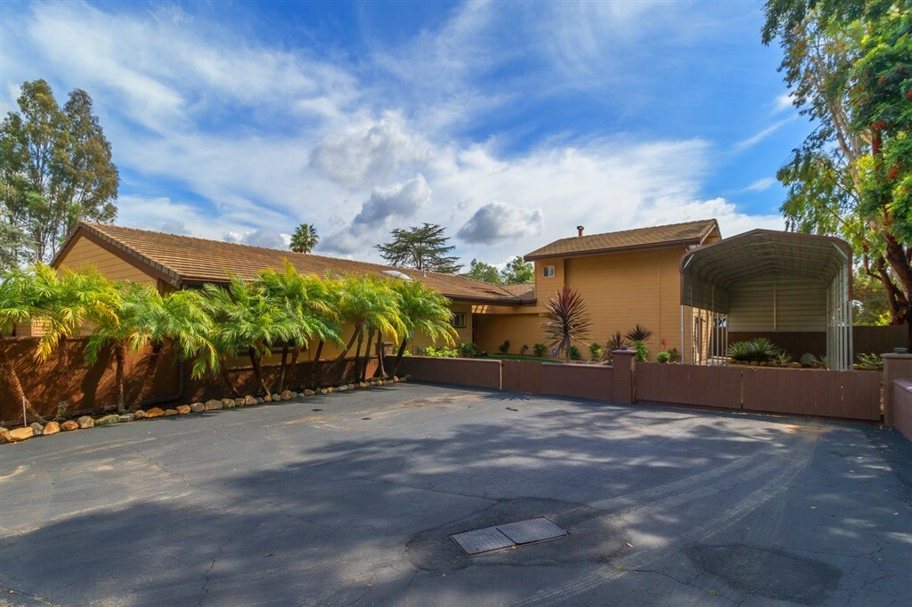 Property Photo:  235 Country Garden Lane  CA 92069 