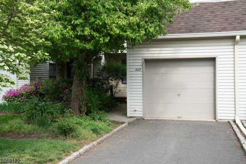 Property Photo:  405 Hawthorne Court  NJ 08822 