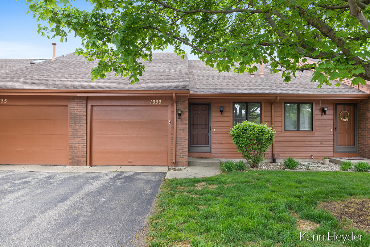 Property Photo:  1353 Bent Tree Court  MI 49426 