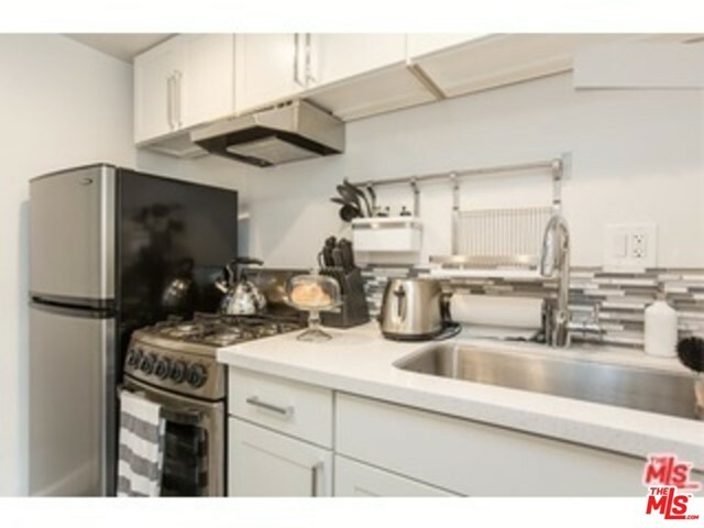 Property Photo: 7604 Lexington Avenue CA 90046