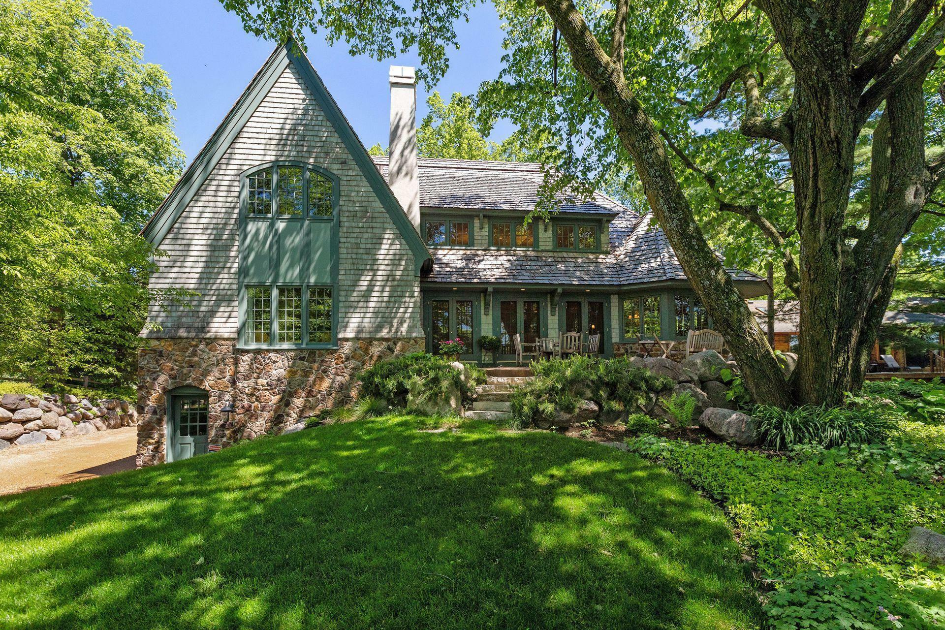 Property Photo:  2835 Lakeshore Avenue  MN 55359 