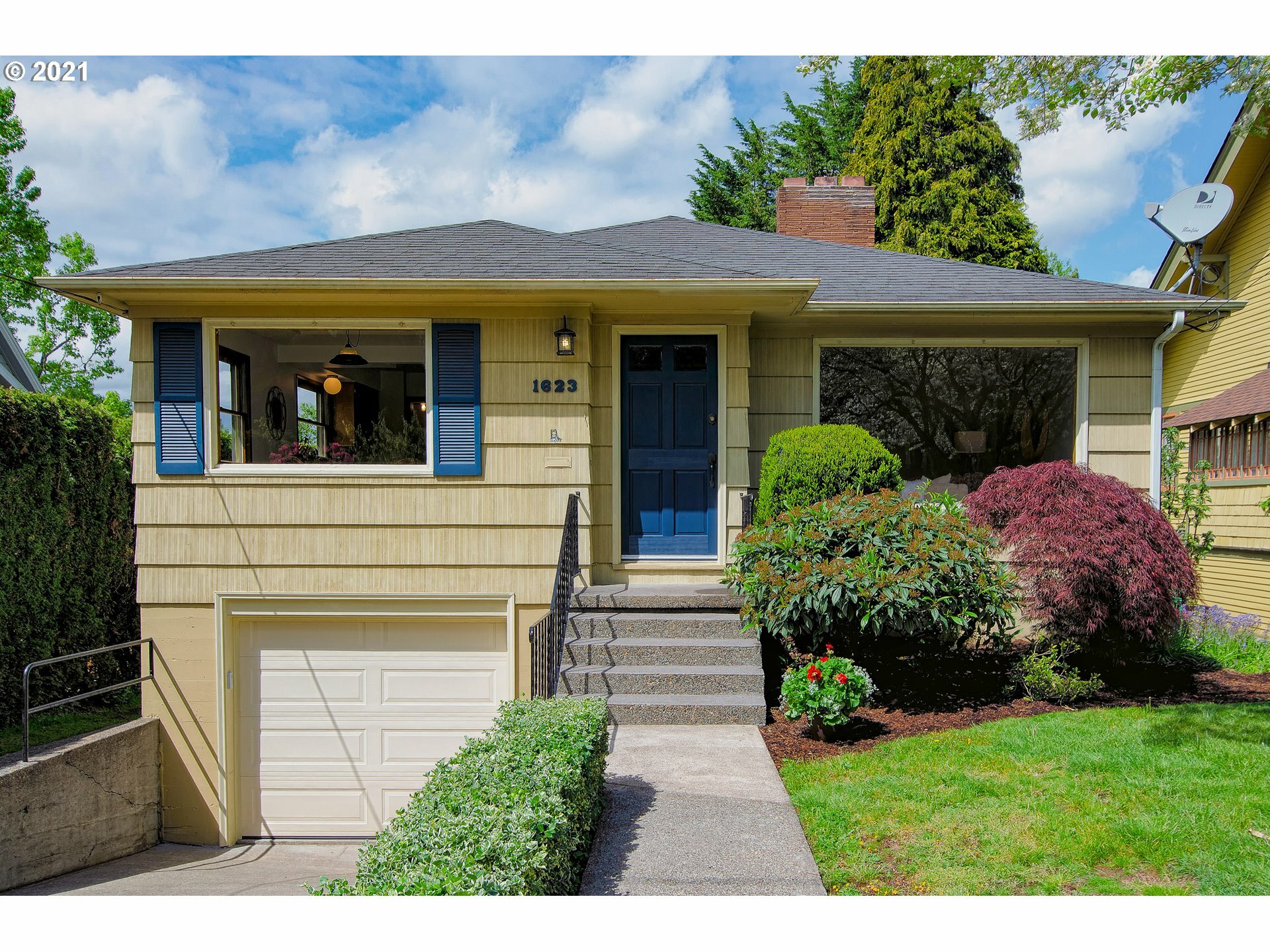 Property Photo: 1623 SE 57th Ave OR 97215