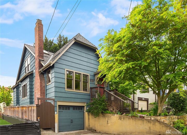 Property Photo:  525 N 71st St  WA 98103 