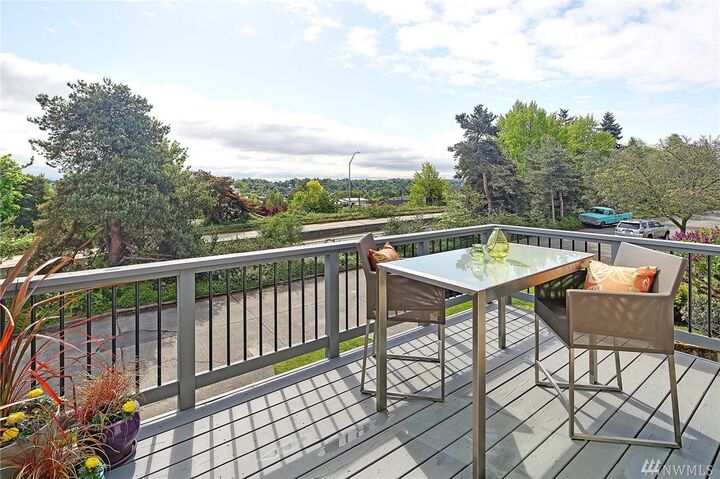 Property Photo: 4023 Fauntleroy Wy SW WA 98126