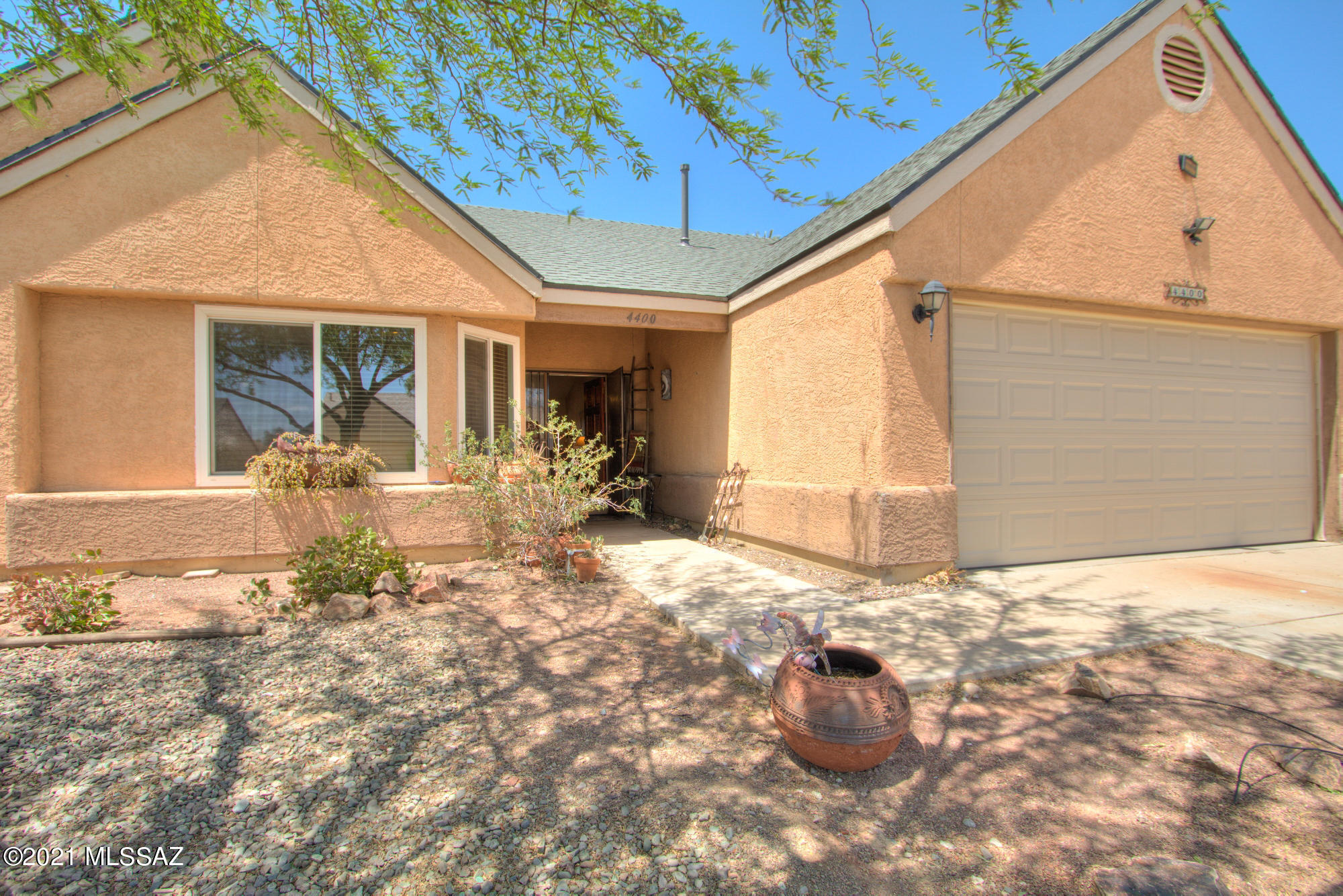 Property Photo:  4400 W Rockwood Drive  AZ 85741 