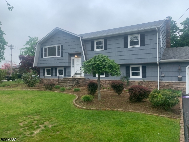 Property Photo: 7 Sanders Pl NJ 07444
