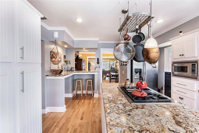 Property Photo: 233 Lindero Avenue CA 90803