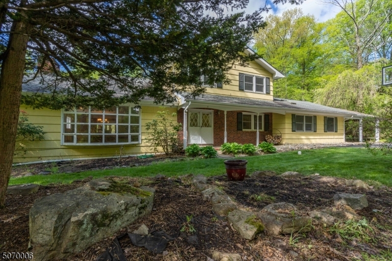 Property Photo:  2 Burlinghoff Ln  NJ 08833 