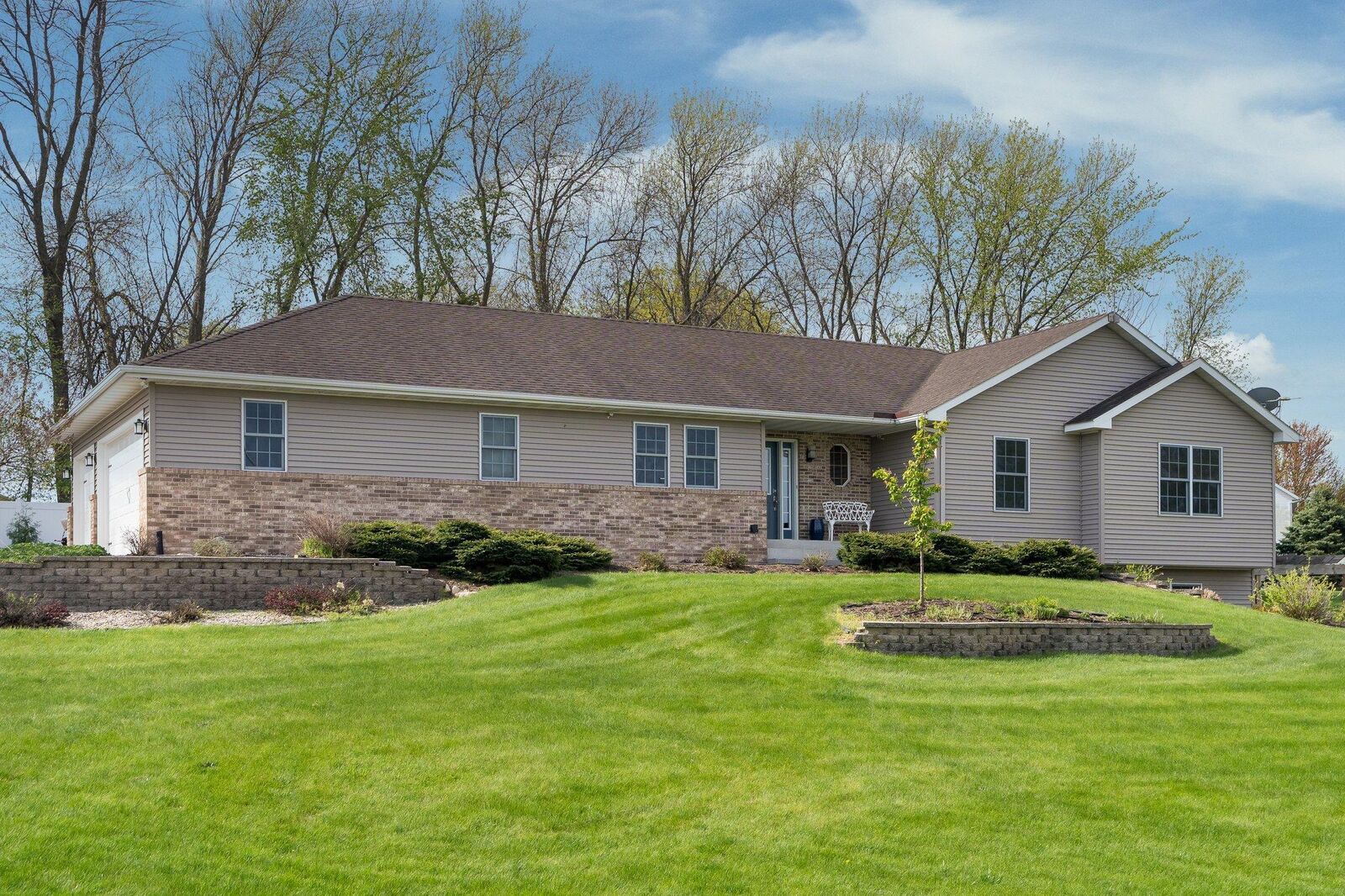 Property Photo:  115 Pheasant Drive  MN 56001 