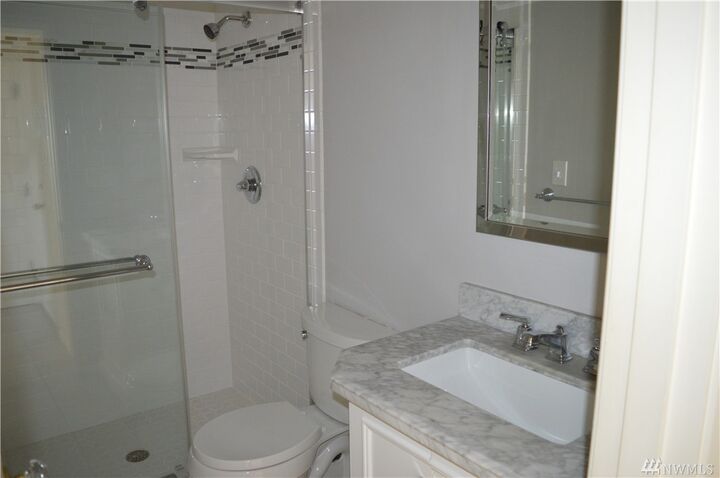 Property Photo:  1156 Alki Ave SW A-105  WA 98116 