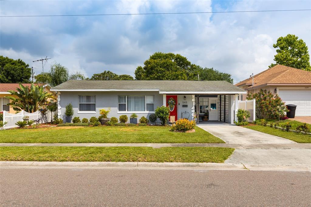 Property Photo: 545 Northmoor Avenue N FL 33702