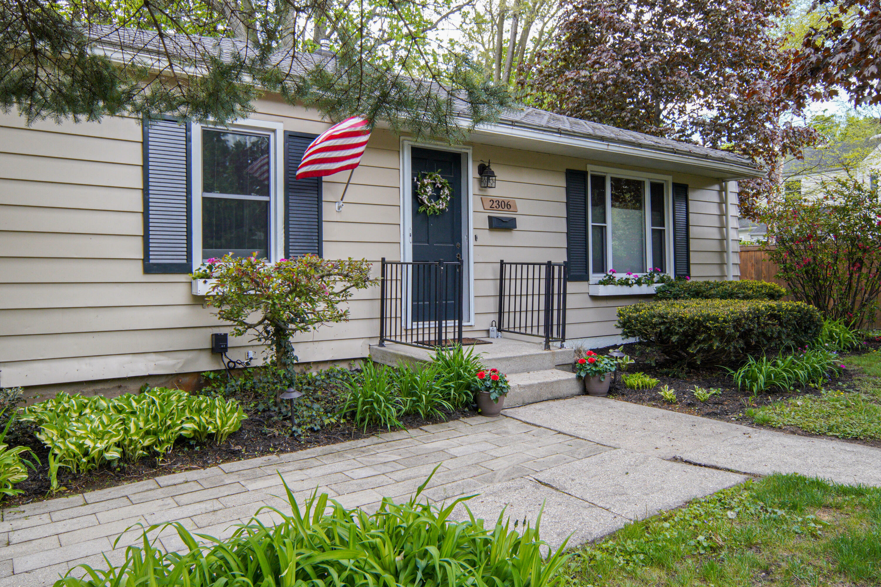 Property Photo: 2306 Burchard Street SE MI 49506