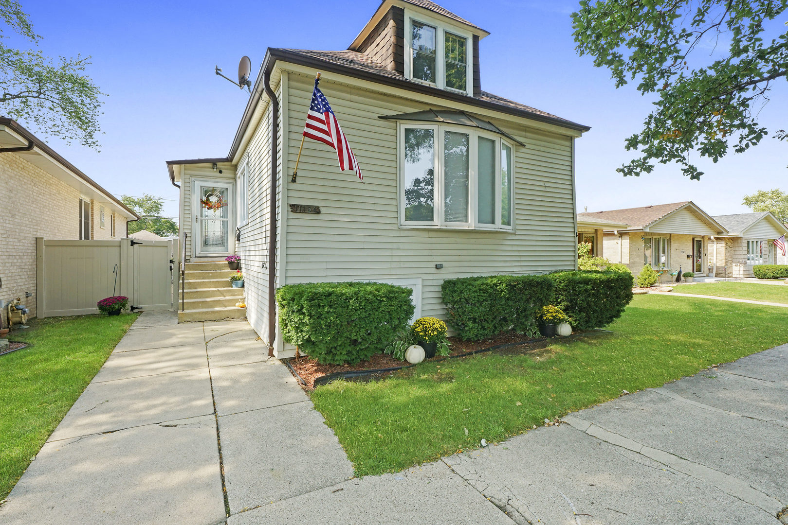 Property Photo: 11154 S Whipple Street IL 60655