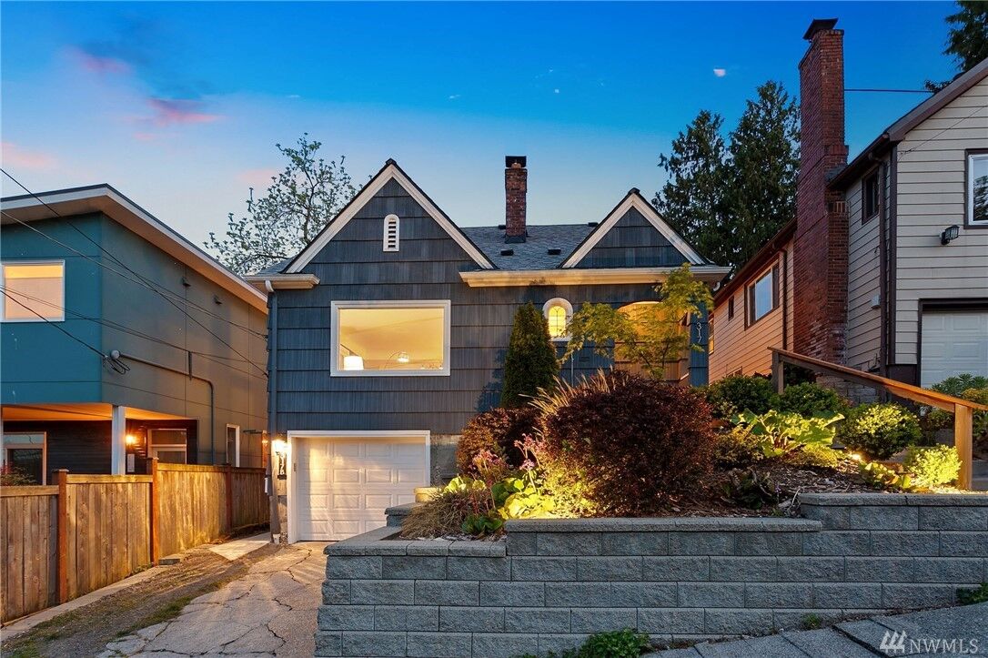 Property Photo:  317 NE 56th St  WA 98105 