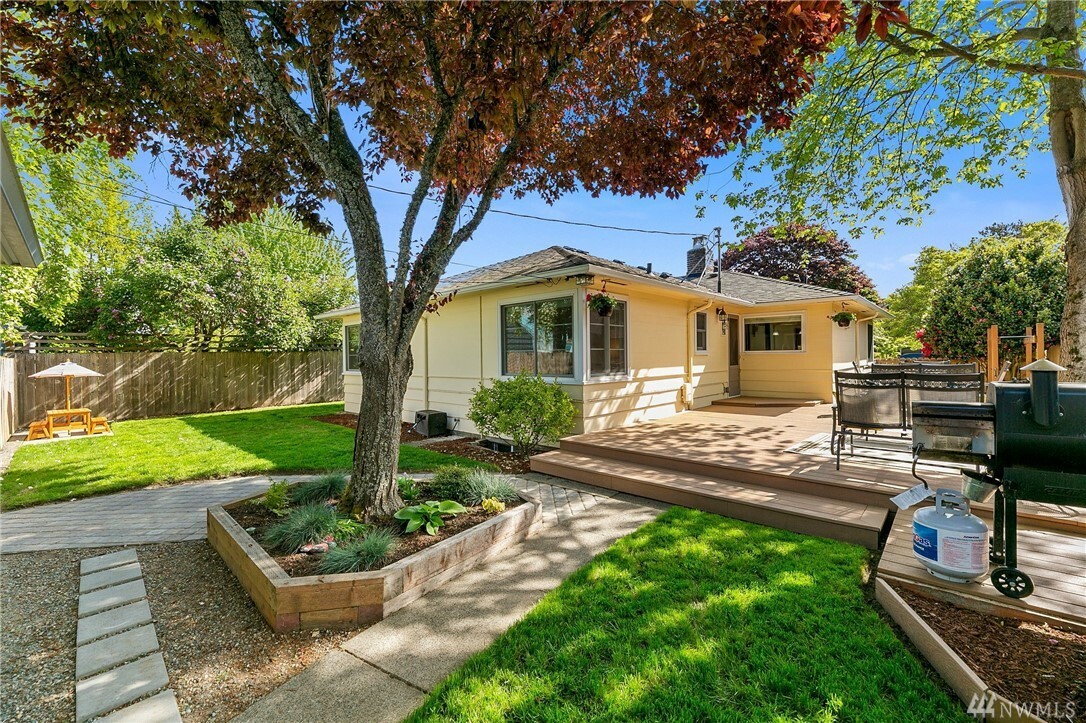 Property Photo: 3809 44th Ave SW WA 98116