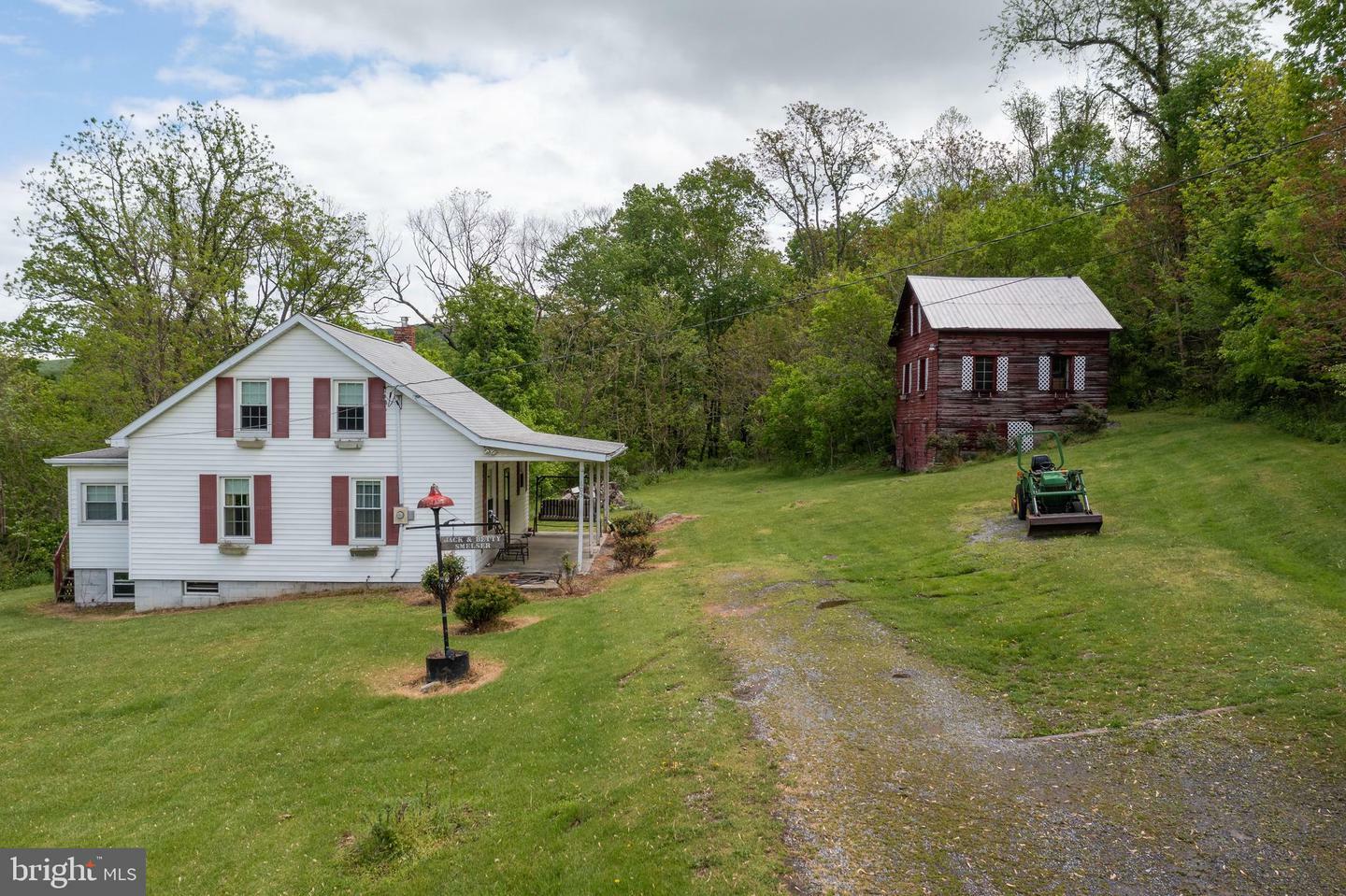 Property Photo: 605 Hammond Street WV 25422