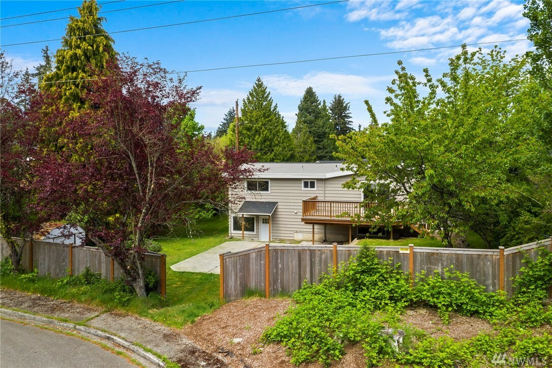 Property Photo:  7818 187th Place SW  WA 98026 