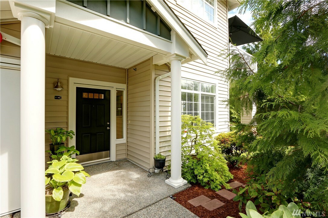 Property Photo:  1855 Trossachs Blvd SE 602  WA 98075 