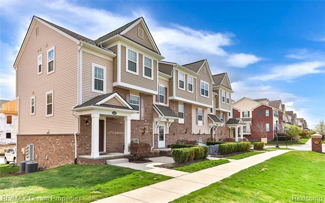 Property Photo:  244 Center Blvd  MI 48393 