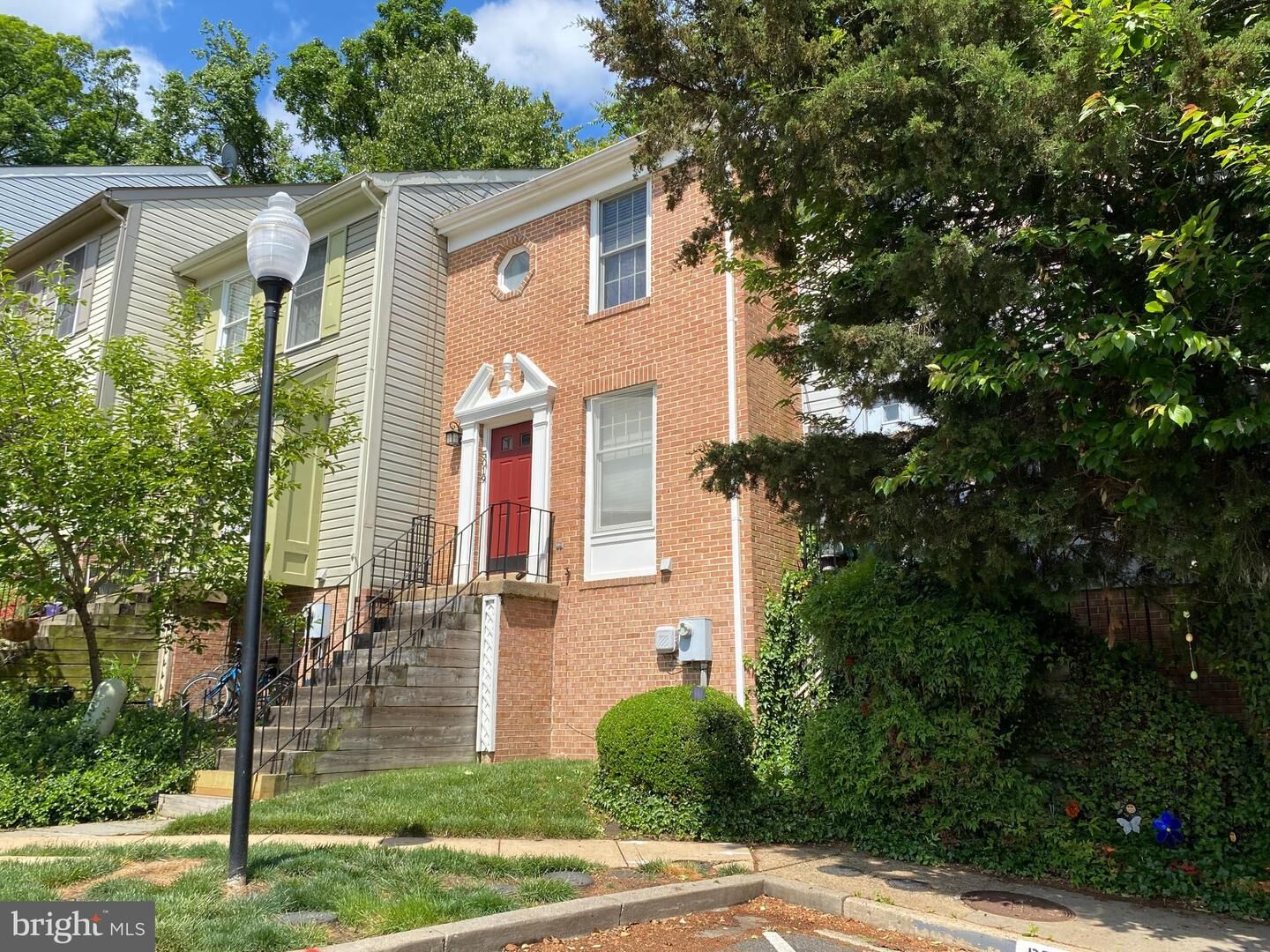 Property Photo:  5019 9th Street S  VA 22204 