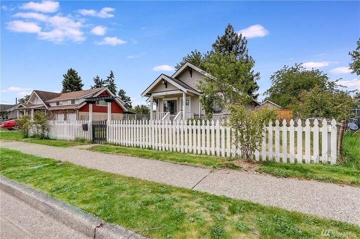 Property Photo: 7436 Tacoma Ave S WA 98408