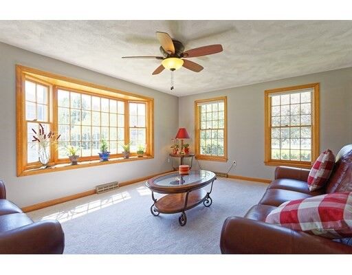 Property Photo:  9 Warwick Dr  MA 01824 