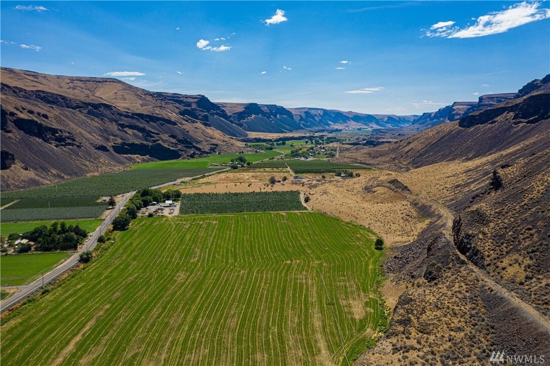 Property Photo:  100 Palisades Rd  WA 98845 