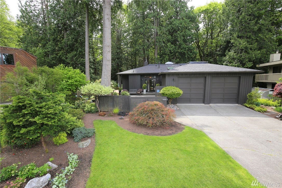 Property Photo:  1901 Iowa Dr  WA 98229 