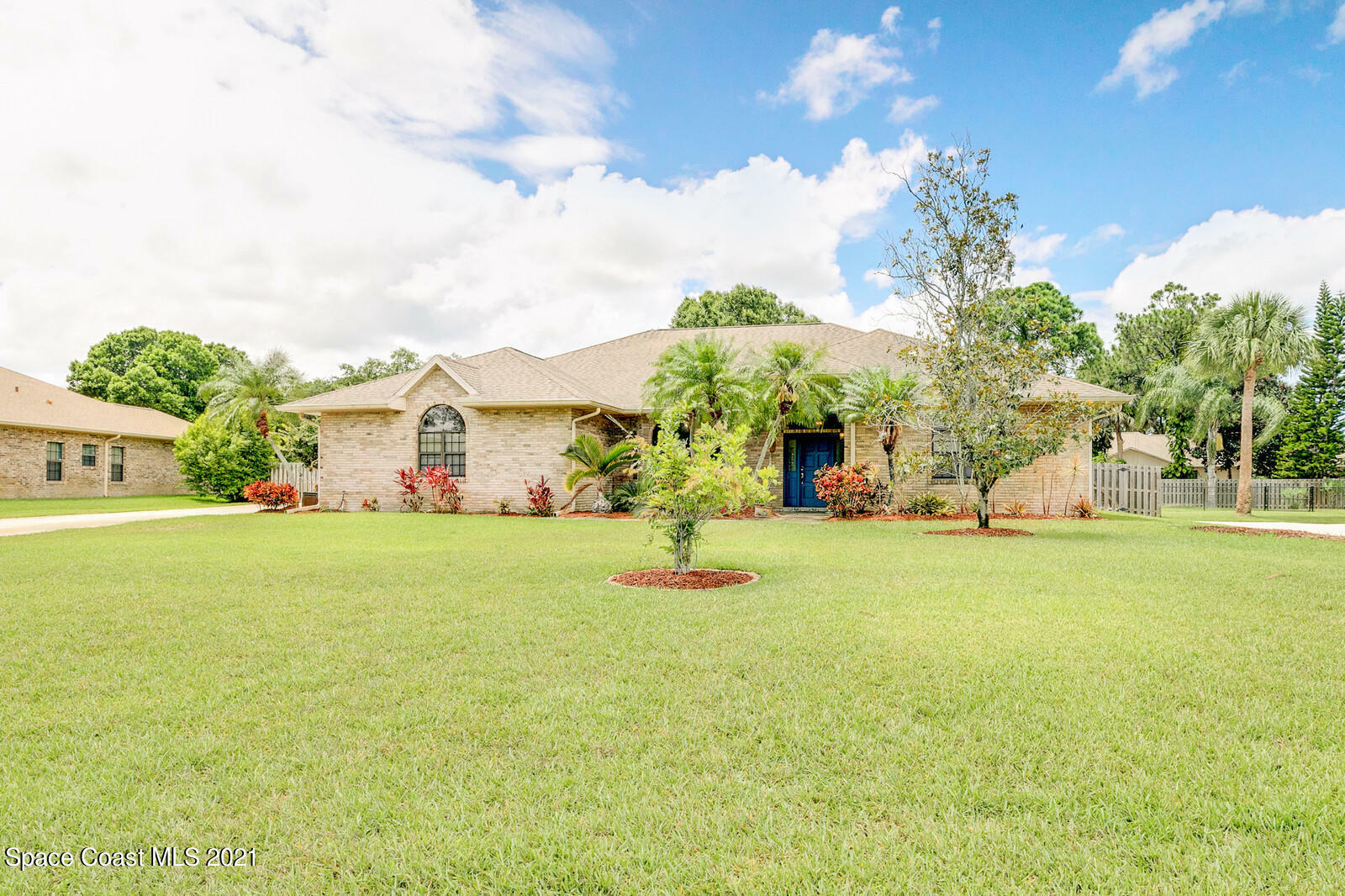 Property Photo:  7948 Timberlake Drive  FL 32904 