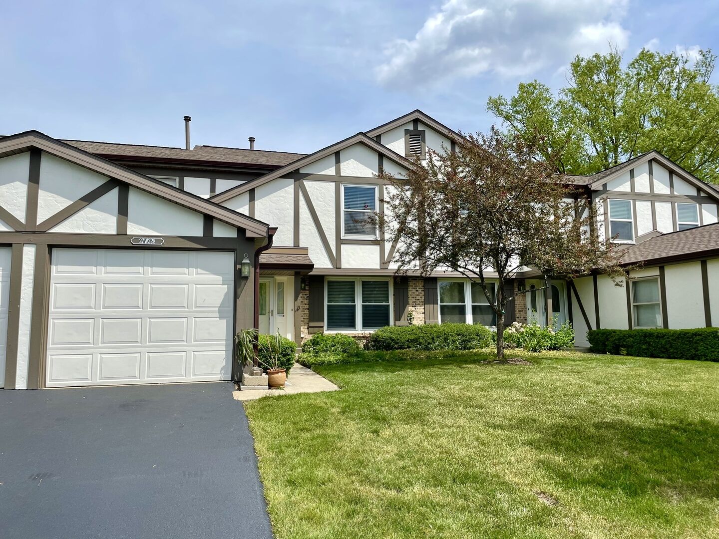 Property Photo:  27W328 Providence Lane  IL 60190 