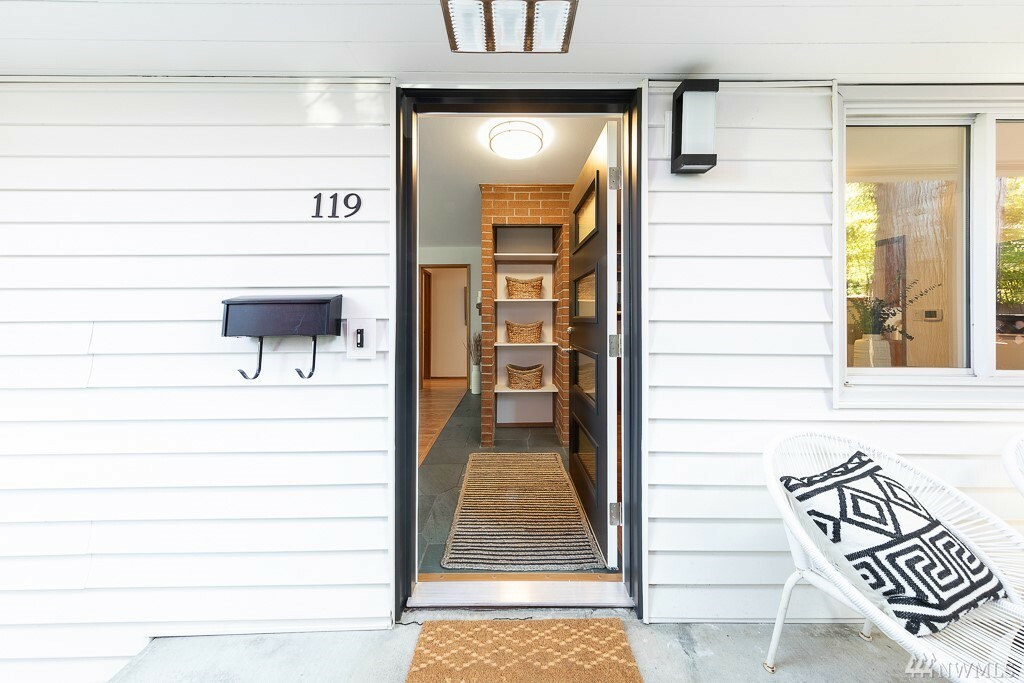 Property Photo: 119 N 84th St WA 98103