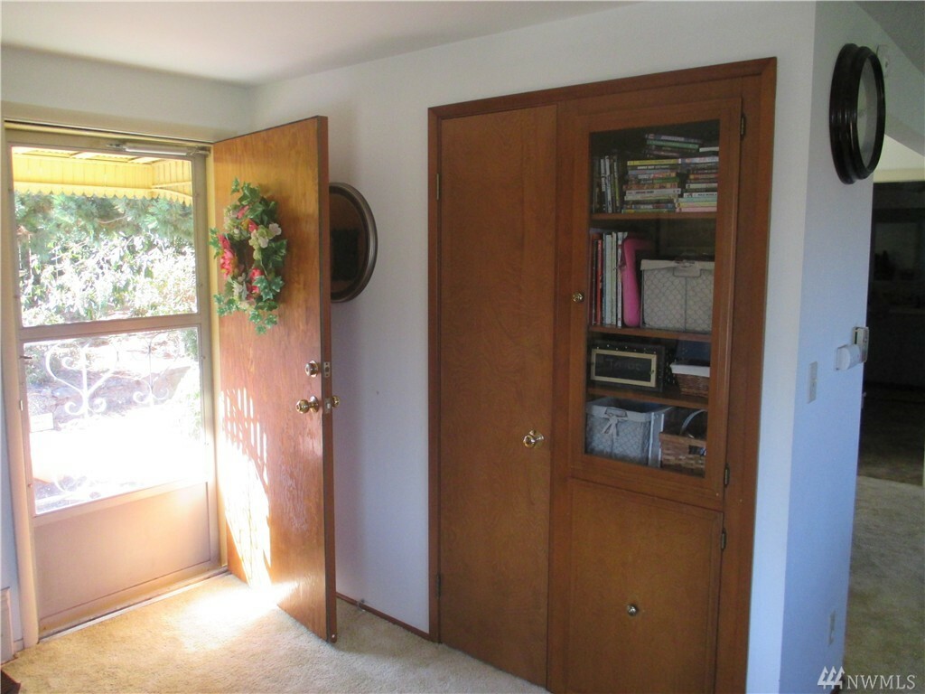 Property Photo: 261 Eagle Place NE WA 98110