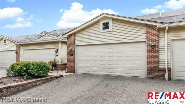 Property Photo: 5640 E Drake Hollow Drive 37 MI 48322