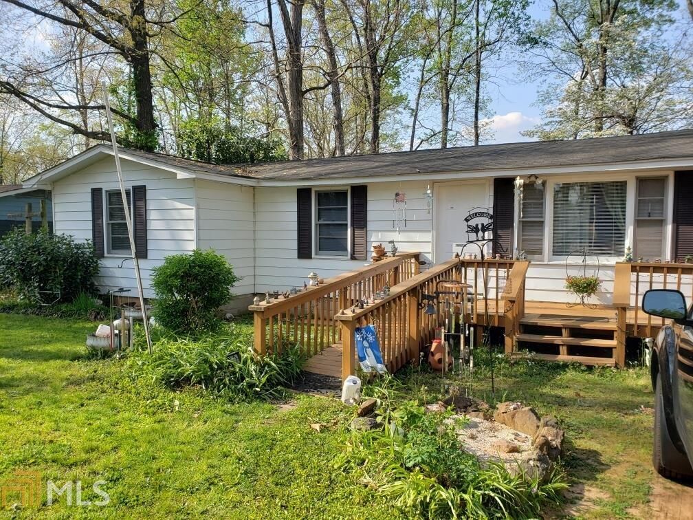 Property Photo: 435 Azalea Dr GA 30281