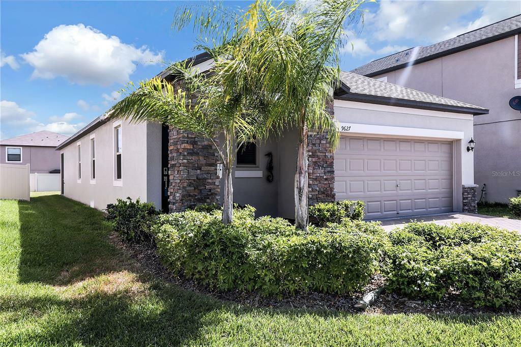 Property Photo:  9627 Ivory Drive  FL 33573 