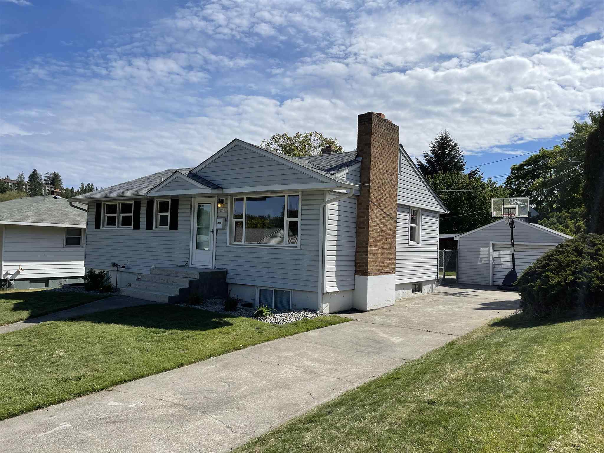 Property Photo: 6028 N Elgin St WA 99205-6952
