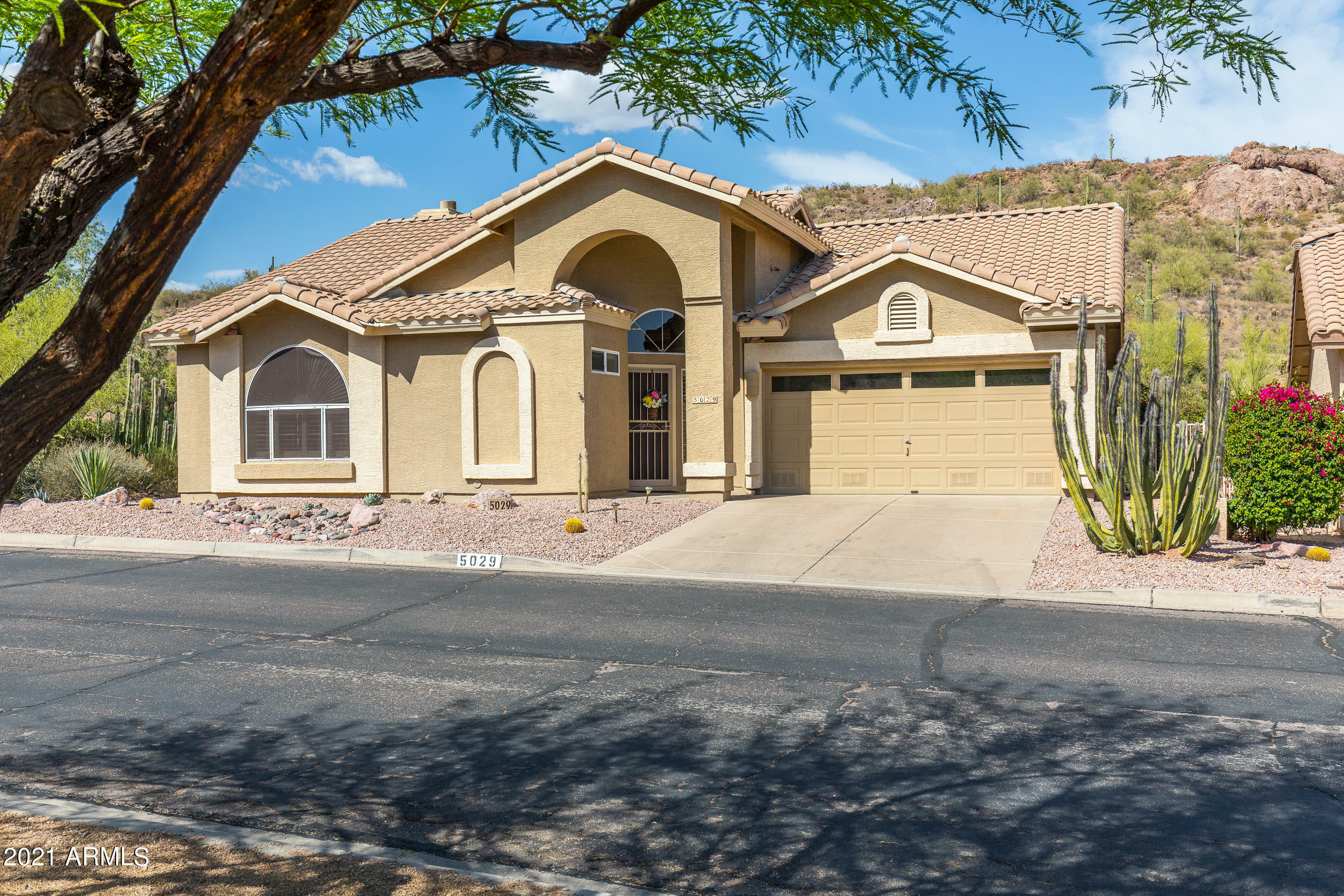 Property Photo: 5029 S Desert Willow Drive AZ 85118