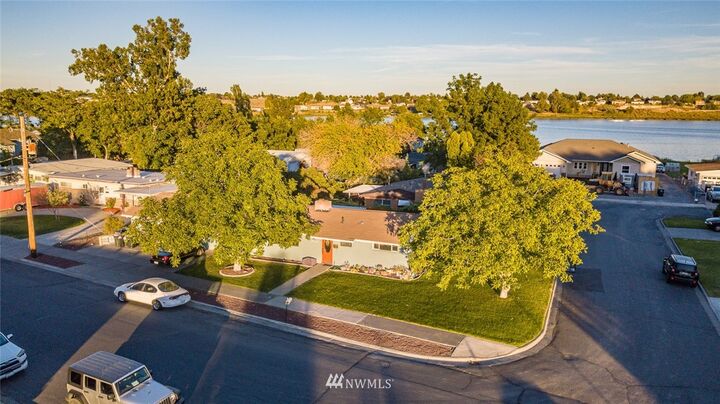 Property Photo: 1831 W Lakeside Drive WA 98837