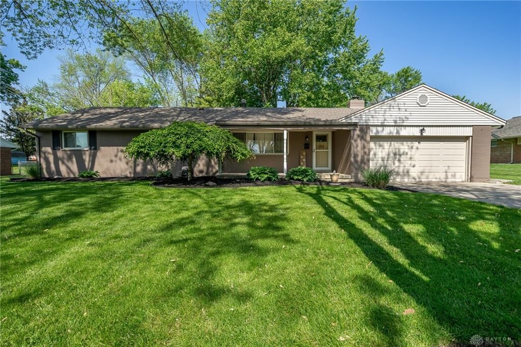Property Photo: 2037 Bonniedale Drive OH 45305