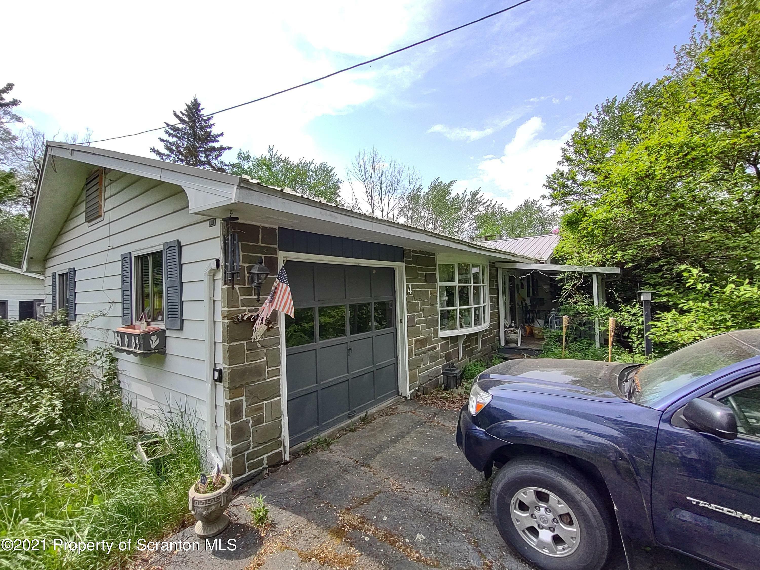 Property Photo:  4 Sleepy Hollow Rd  PA 18472 