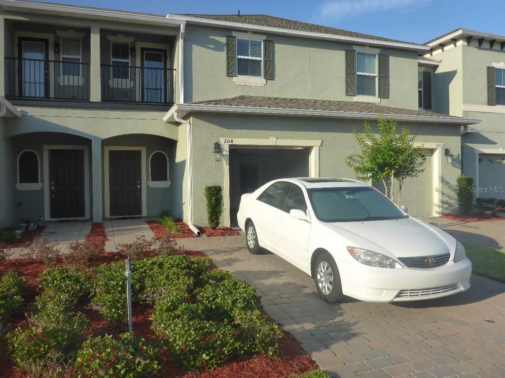 Property Photo:  204 Wentworth Grande Drive  FL 32124 