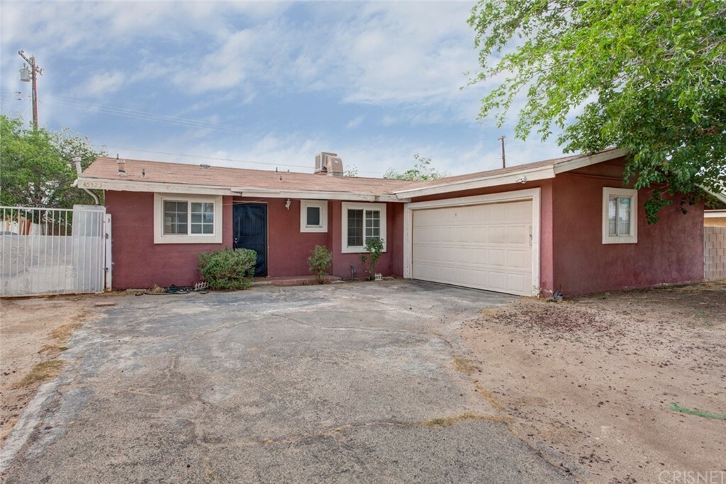 Property Photo:  45523 7th Street E  CA 93535 