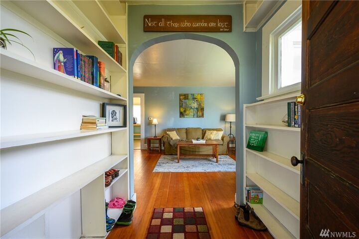 Property Photo:  2330 King St  WA 98225 